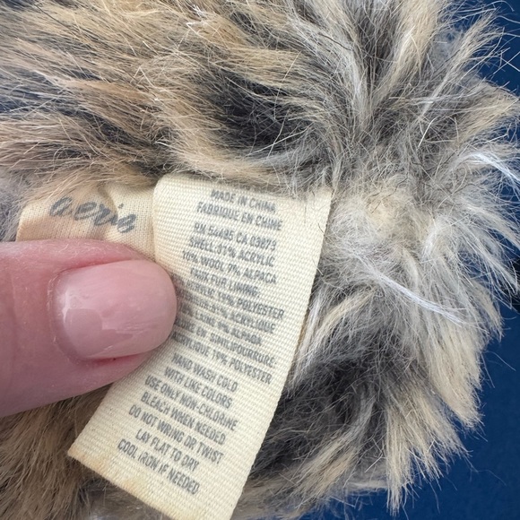 Headed to the snow? Need to stay cozy and get it quick? I ship ASAP! Zoom in👀 - Picture 15 of 15